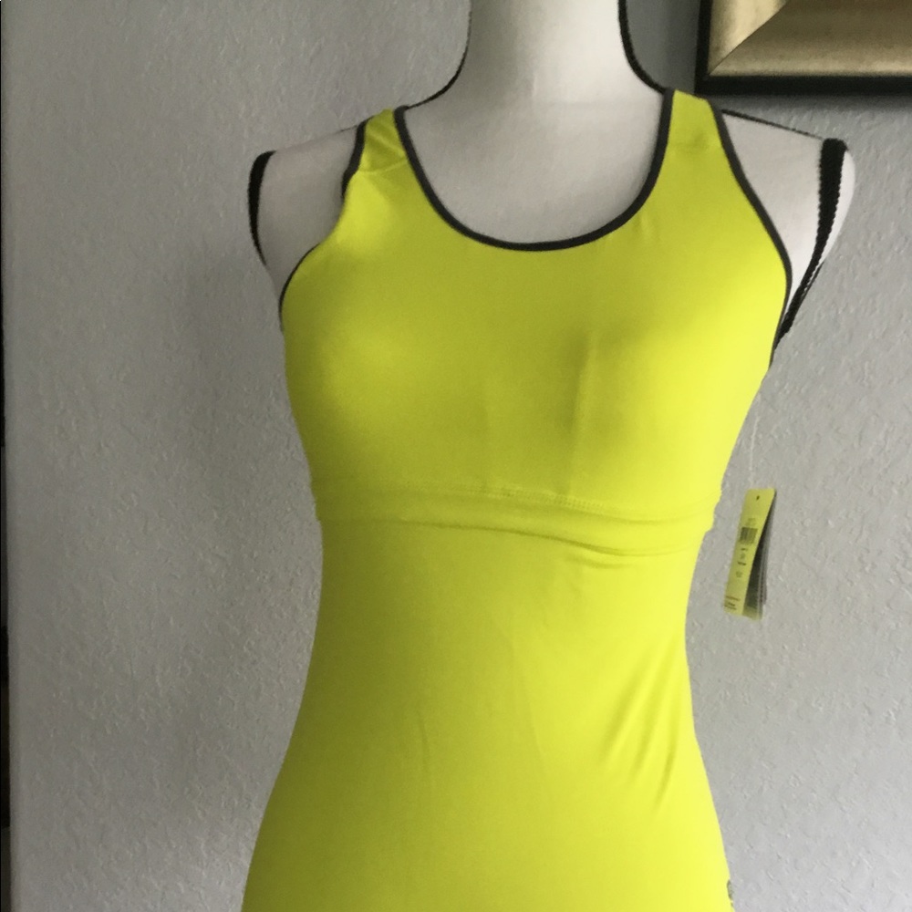 Mountain Hardware active wear top., petite small. - Picture 1 of 8